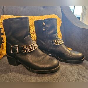 Sam & libby gold chain chunky boots sz 9.5, excellent condition